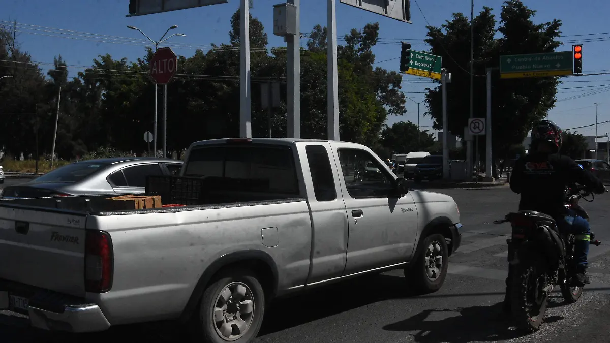 Disminuye 50% la compra de autos extranjeros