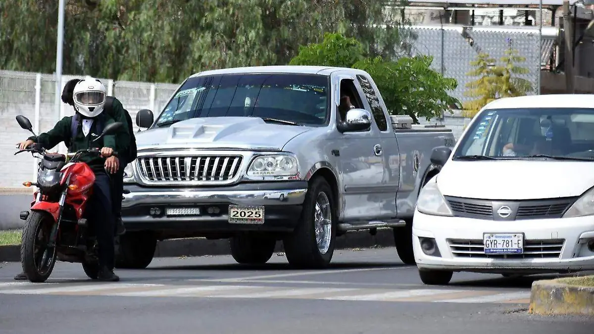 Disminuye 50% la compra de autos extranjeros