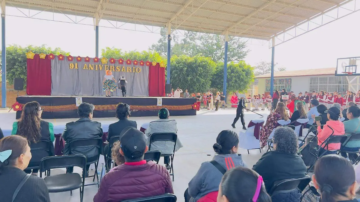 Escuela Benito Juárez Cueramaro (7)