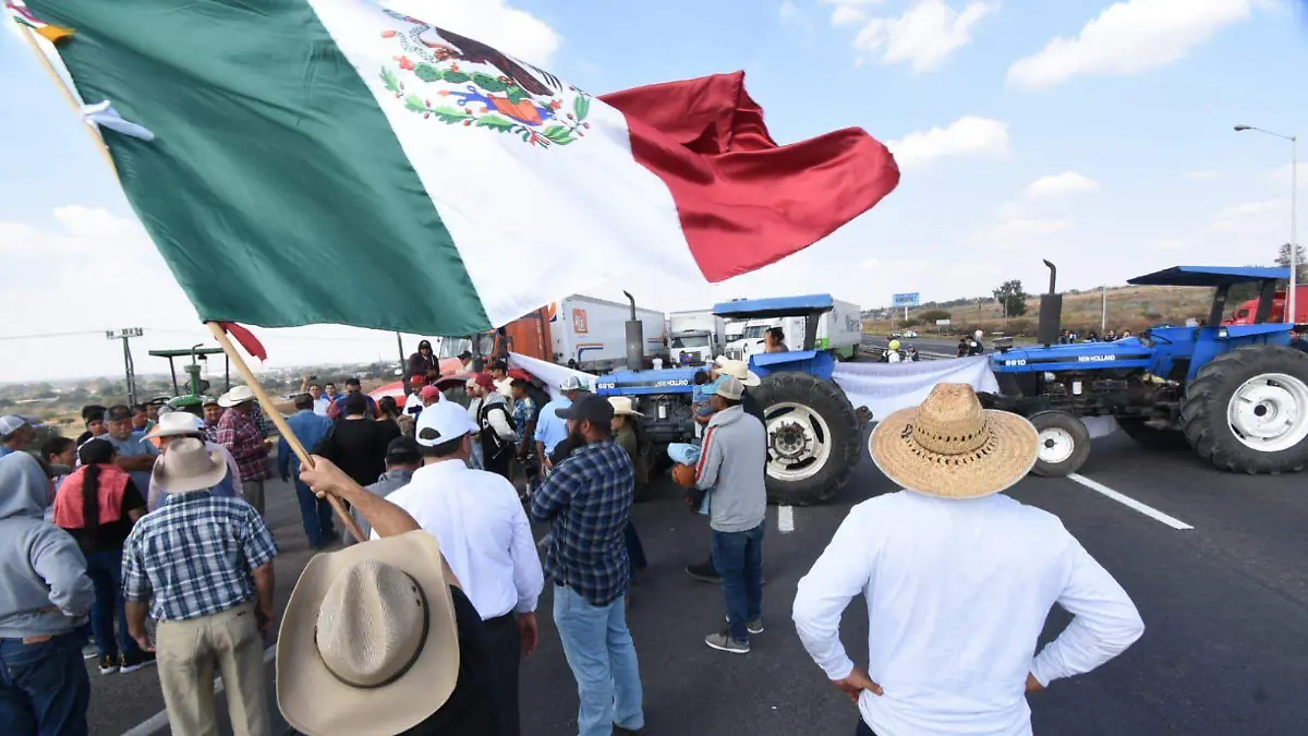 Se-manifiestan-en-varias-carreteras