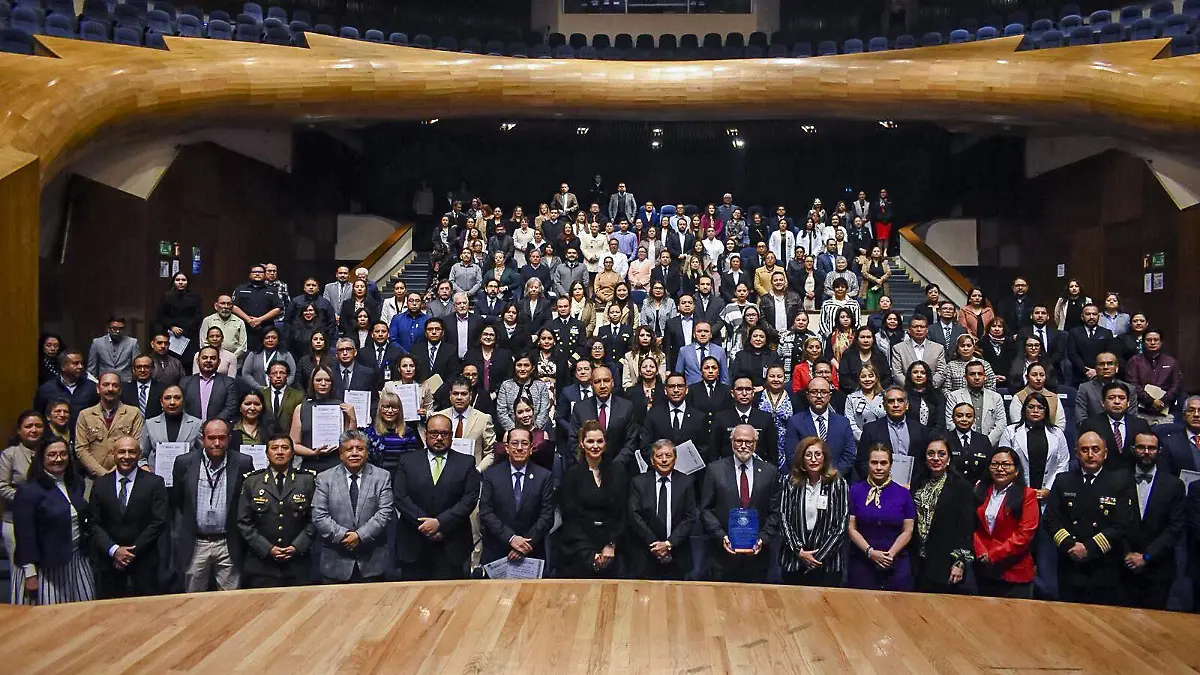 Entregan-distintivos