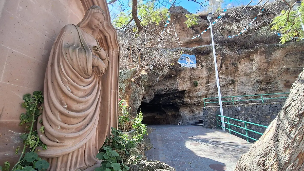 HUANIMARO Cueva Santa Regina  (19)