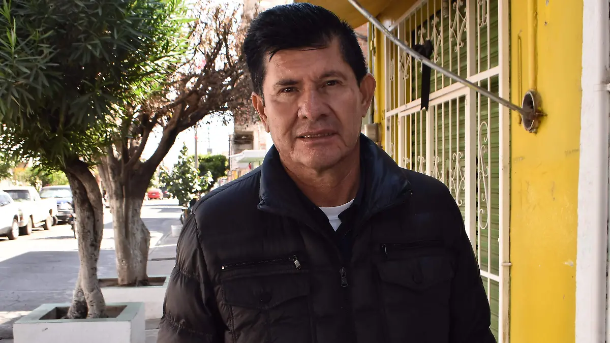 CUERAMARO Profe Beto sera un año  (1)