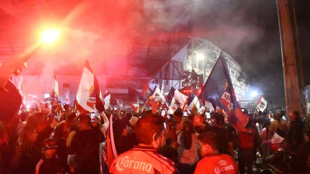 Sanciona FMF a la Trinca: jugará sin porras y le aplican multa económica