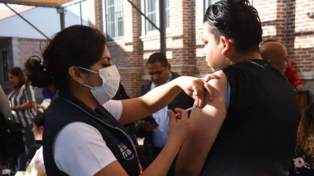 Vacunacion Jesus Gtz El Sol de Irapuato (2)