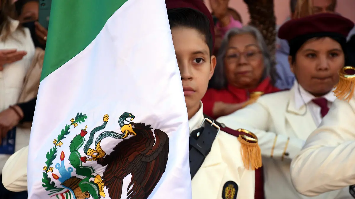 Entregan bandera a 43 escoltas en Irapuato