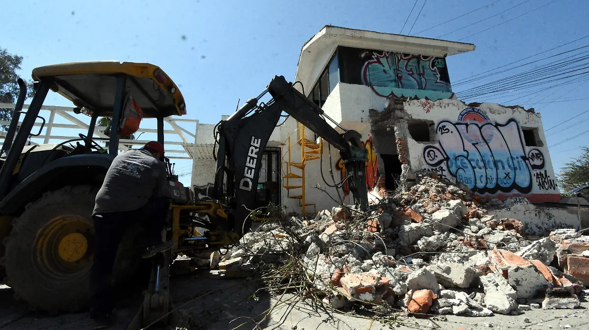 Tiran caseta de pc Jesus Gutierrez El Sol de Irapuato (1)