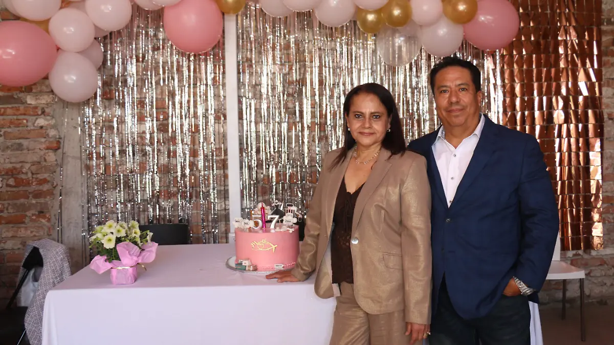 Martha-Hilda-celebra-cumpleaños-y-jubilación