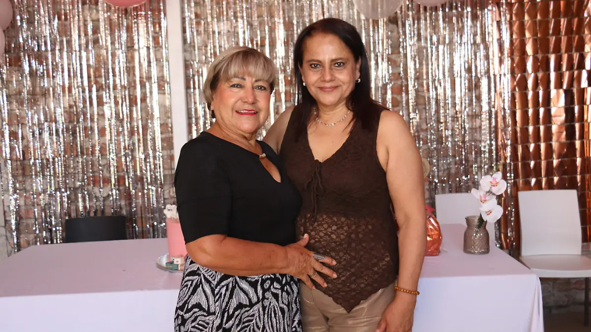 Martha-Hilda-celebra-cumpleaños-y-jubilación