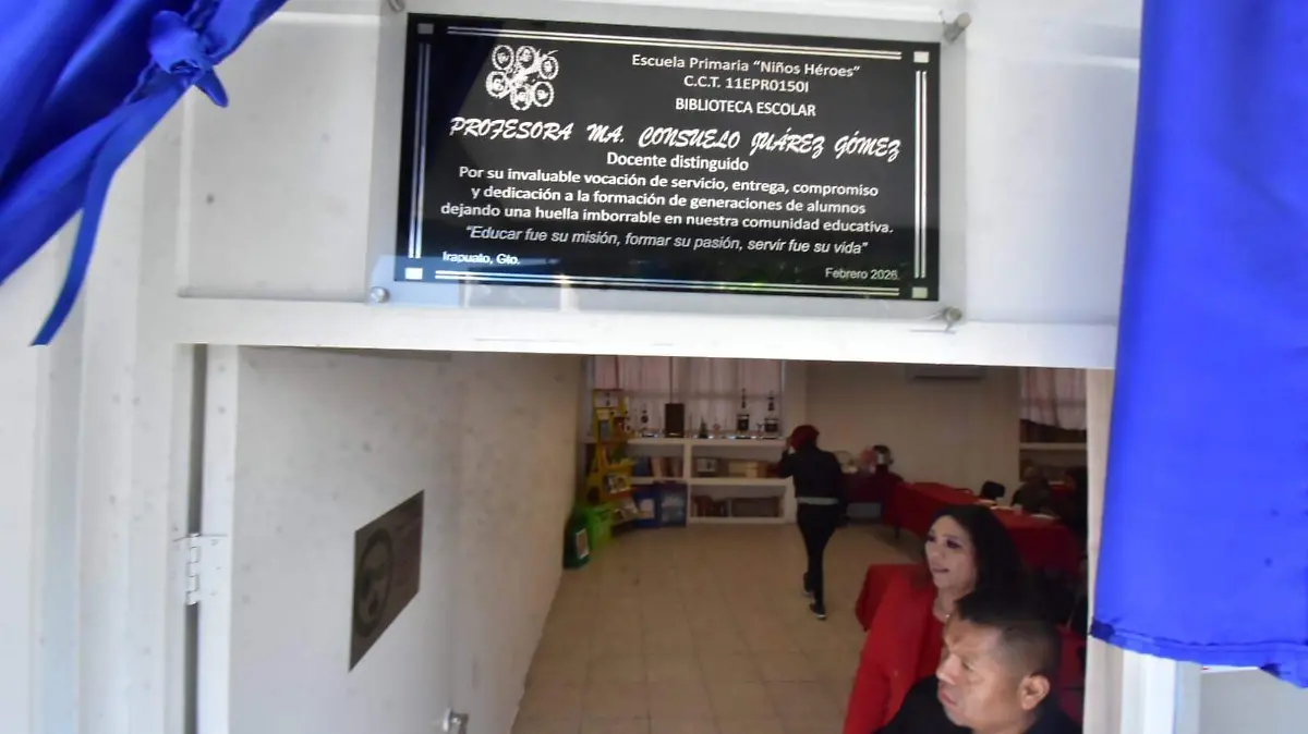 Homenajean a la maestra Consuelo Juárez en Irapuato