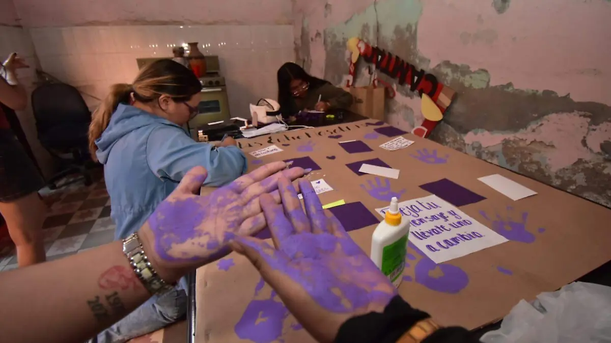 Colectivas-feministas-en-Irapuato-crean-mural