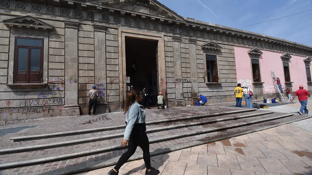 Despintan presidencia despues de manifestacion Jesus Gutierrez El Sol de Irapuato (7)