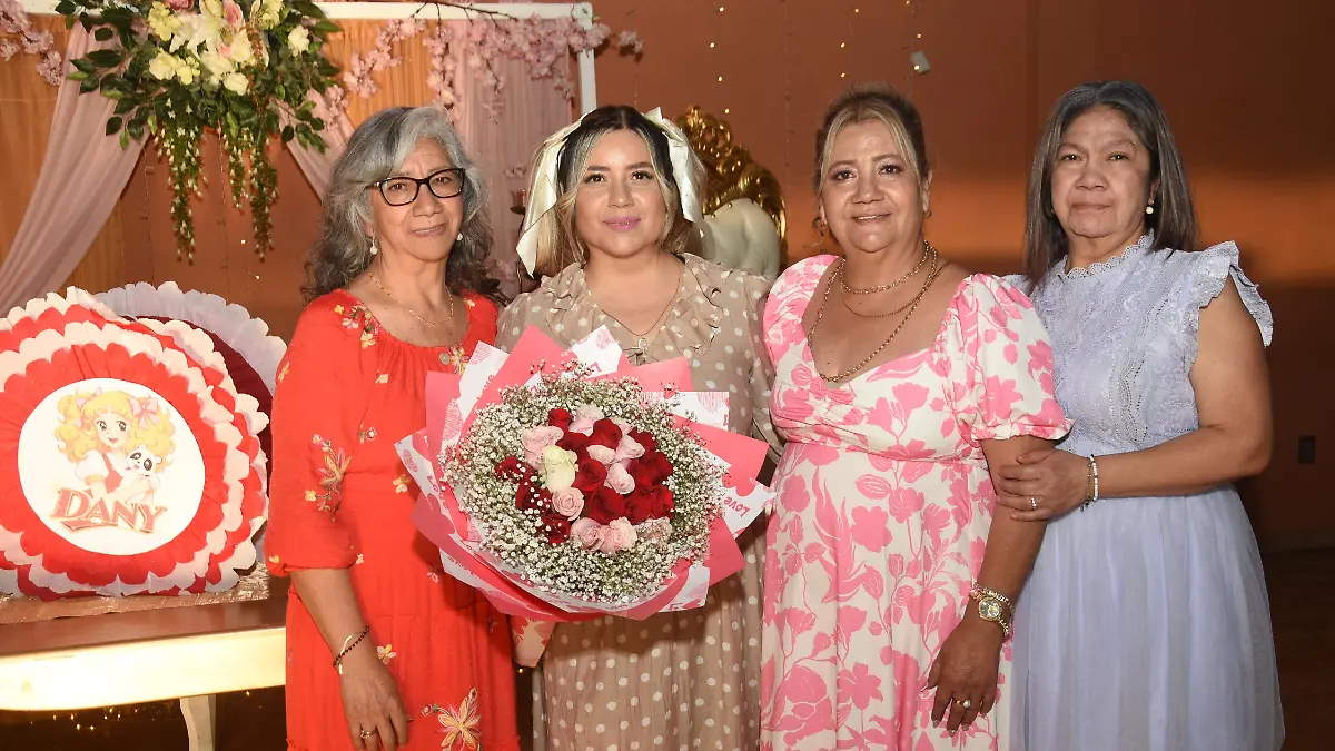 Tías y mamá estuvieron presentes en la fiesta