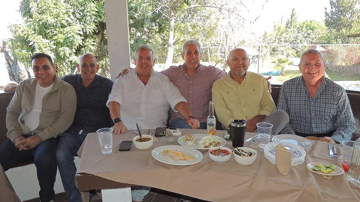 Celebran-36-años-de-amistad