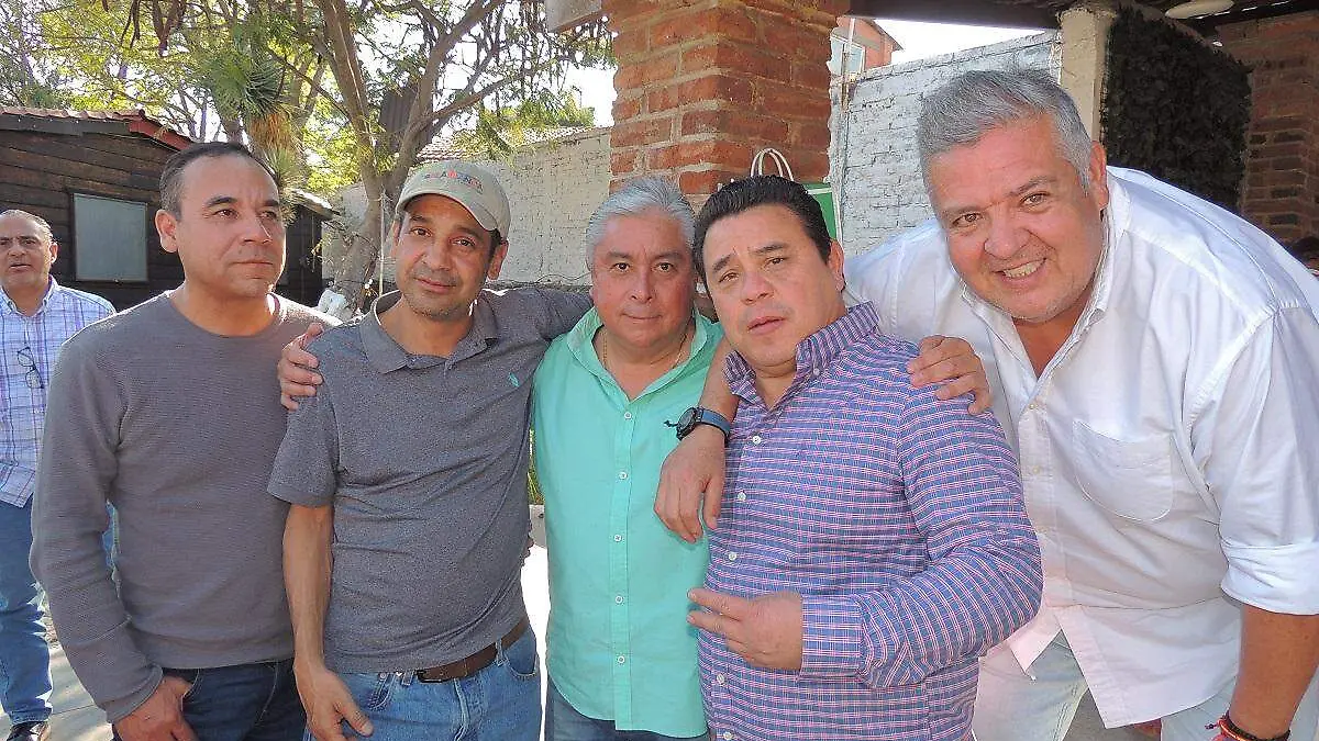 Celebran-36-años-de-amistad