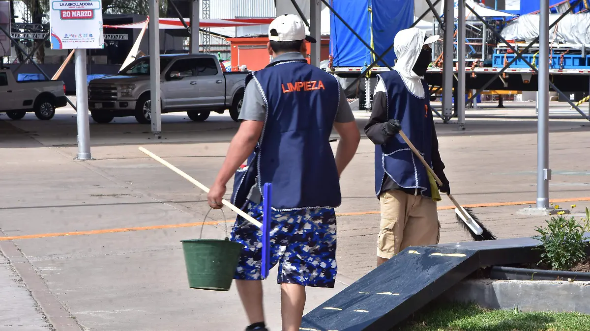 LIMPIEZA EN FERIA.- RICARDO SANCHEZ.- EL SOL DE IRAPUATO (1)