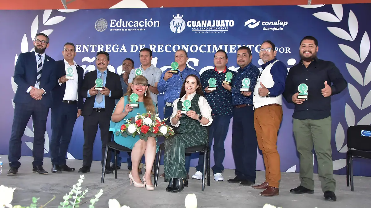 ENTREGA DE RECONOCIMIENTOS.- RICARDO SANCHEZ.- EL SOL DE IRAPUATO (6)