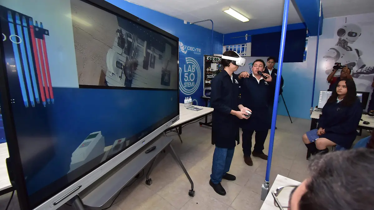 LAORATORIS CECYTEG.- RICARDO SANCHEZ.- EL SOL DE IRAPUATO (3)