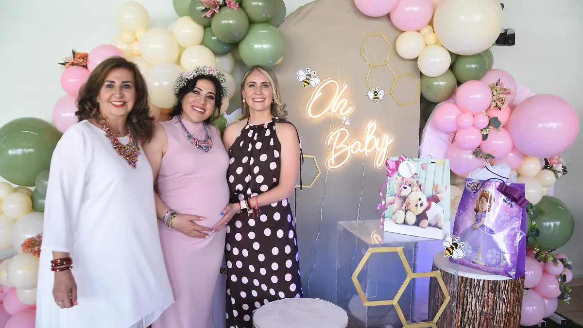 Vicky-Cárdenas-con-sus-hijas