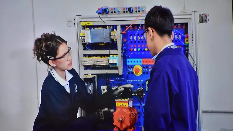 CERCANIA Y ESTUDIANTES.- RICARDO SANCHEZ.- EL SOL DE IRAPUATO (3)