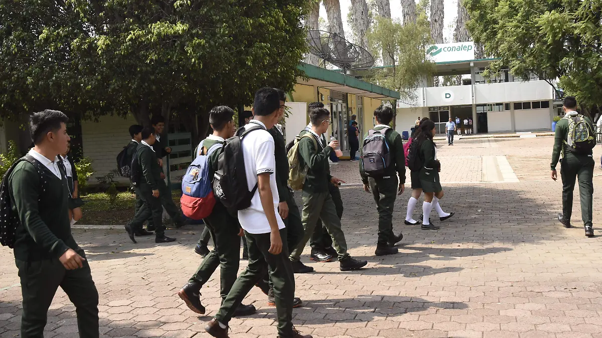 Estudiantes conalep . JESUS GTZ EL SOL DE IRAPUATO (3)