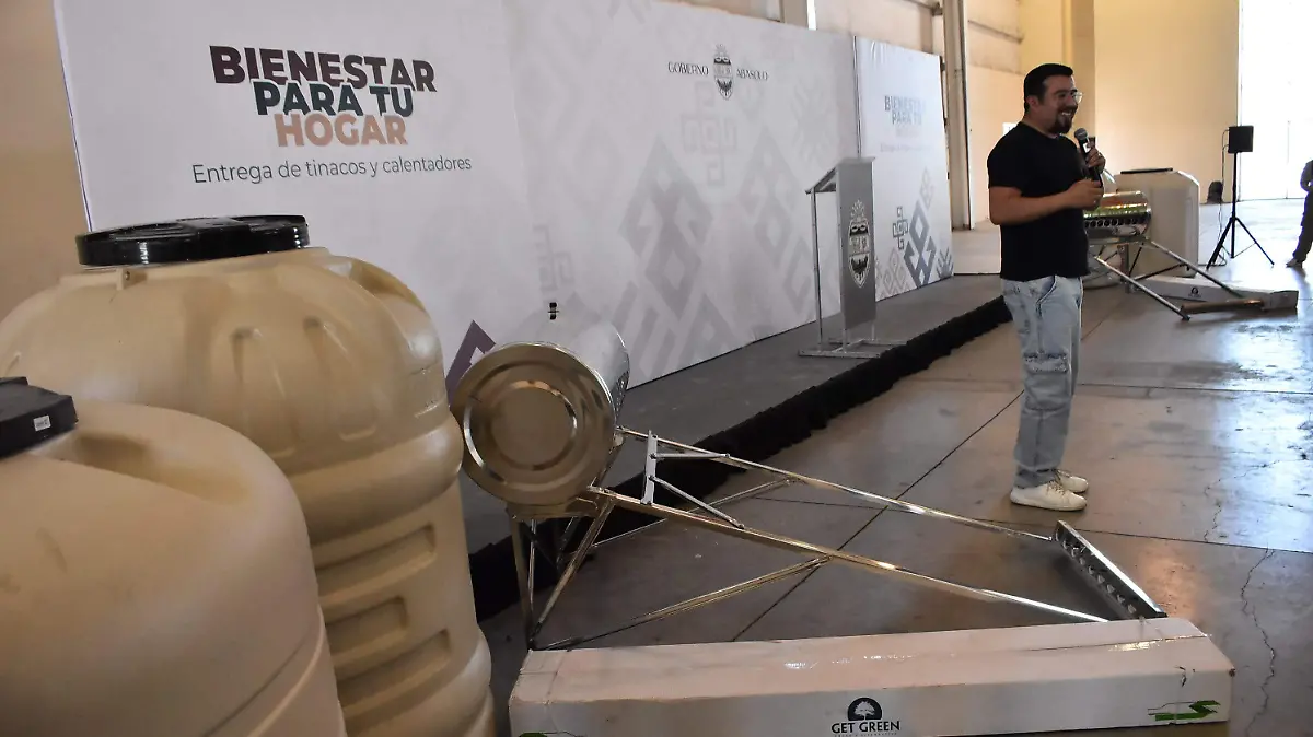 ABASOLO Entrega de Tinacos y calentadores solares (3)