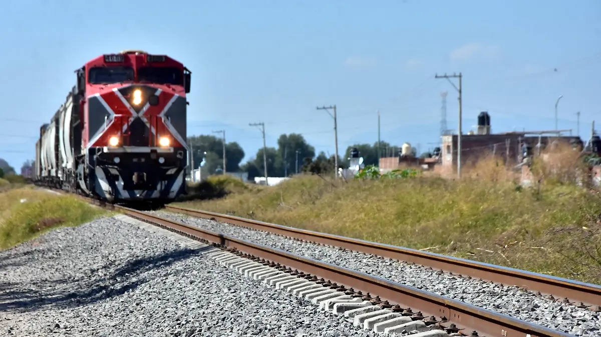 TREN DE PASAJEROS.- RICARDO SANCHEZ.- EL SOL DE IRAPUATO (2)