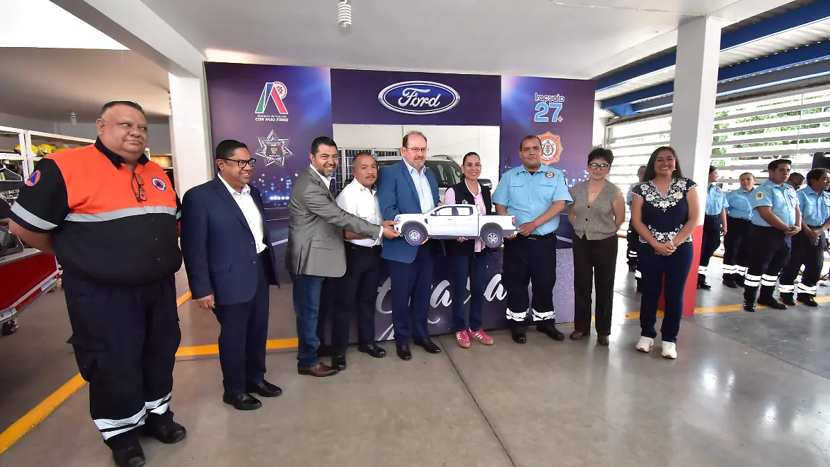 DONACION DE CAMIONETA A BOMBEROS.- RICARDO  SANCHEZ.- EL SOL DE IRAPUATO (5)