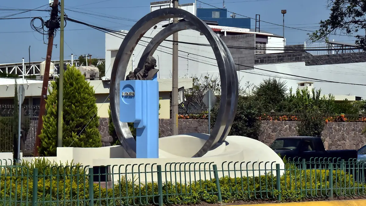 MONUMENTO A MOZAR Y FRESA - EL SOL DE IRAPUATO
