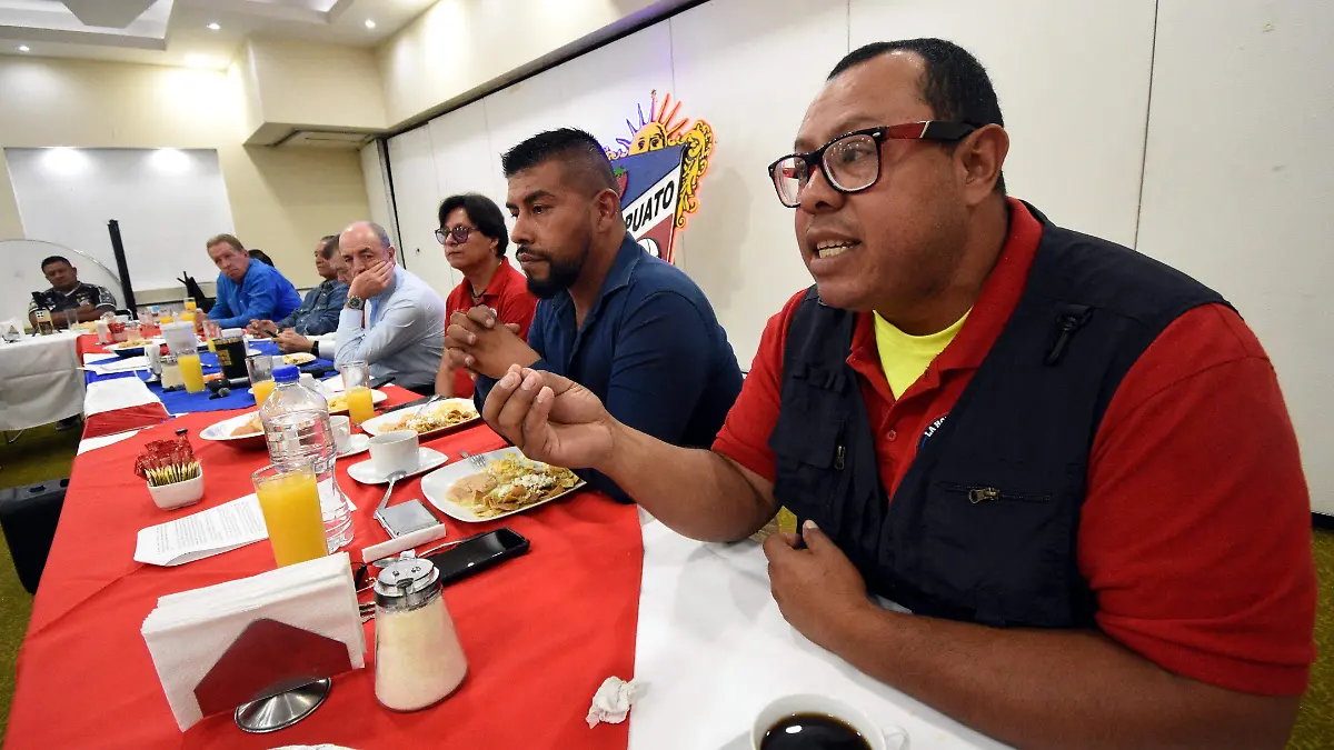 Convocan a manifestarce aficionados trinca Jesus Gtz El Sol de Irapuato (1)