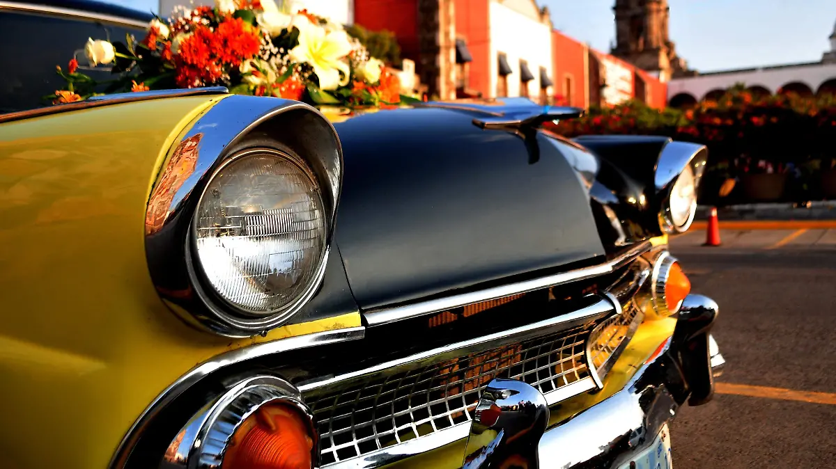 DESFILE DE AUTOS ANTIGUOS.- JESUS GUTIERREZ.- EL SOL DE IRAPUATO (1)