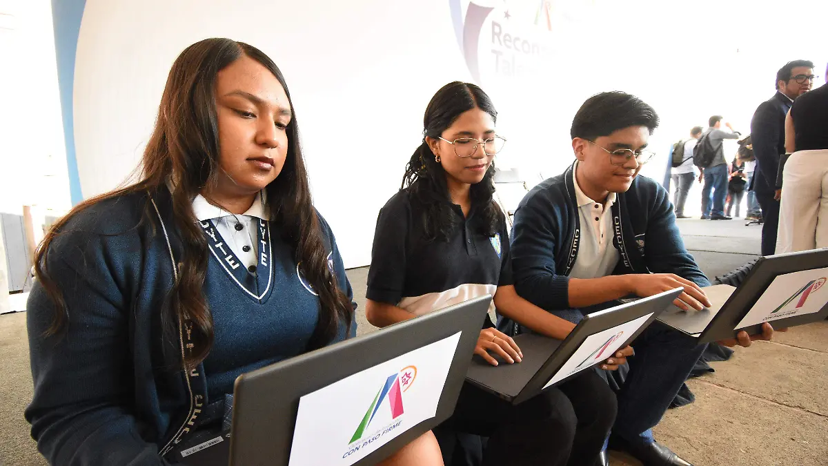 RECONOCIMIENTO AL TALENTO EDUCATIVO JESUS GTZ EL SOL DE IRAPUATO (1)