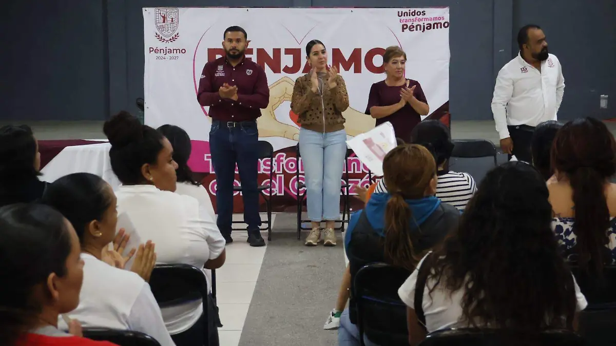 PENJAMO Entrega de apoyos economicos (4)