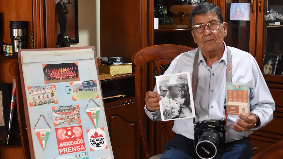 JUAN CERVANTE Y EL MUNDIAL  LE TOCO CONOSER A PELE (9)