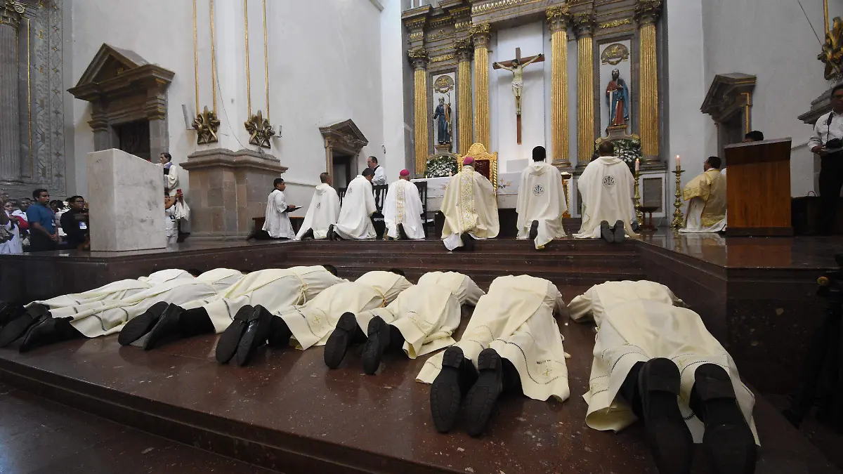 ORDENACION DE SACERDOTES JESUZ GTZ EL SOL DE IRAPUATO (8)