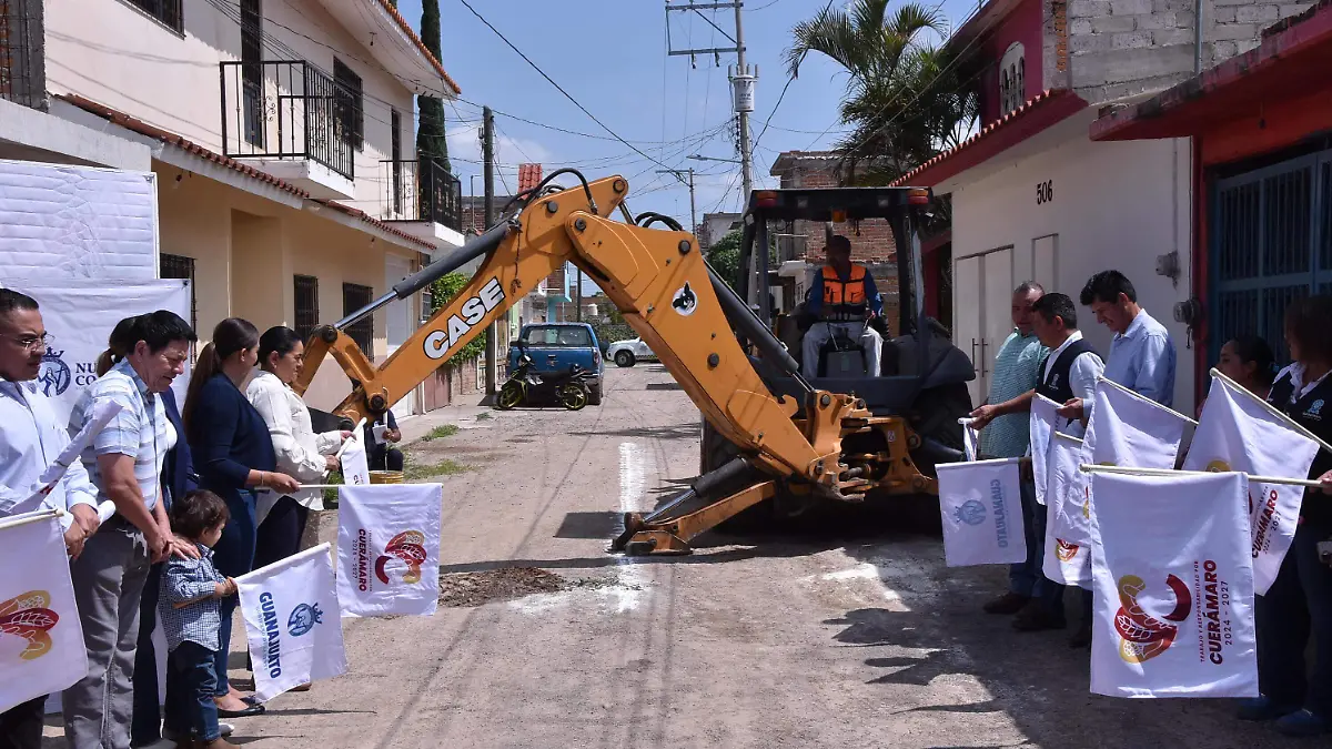 CUERAMARO Arranque de Obra calle 21 de marzo (7)