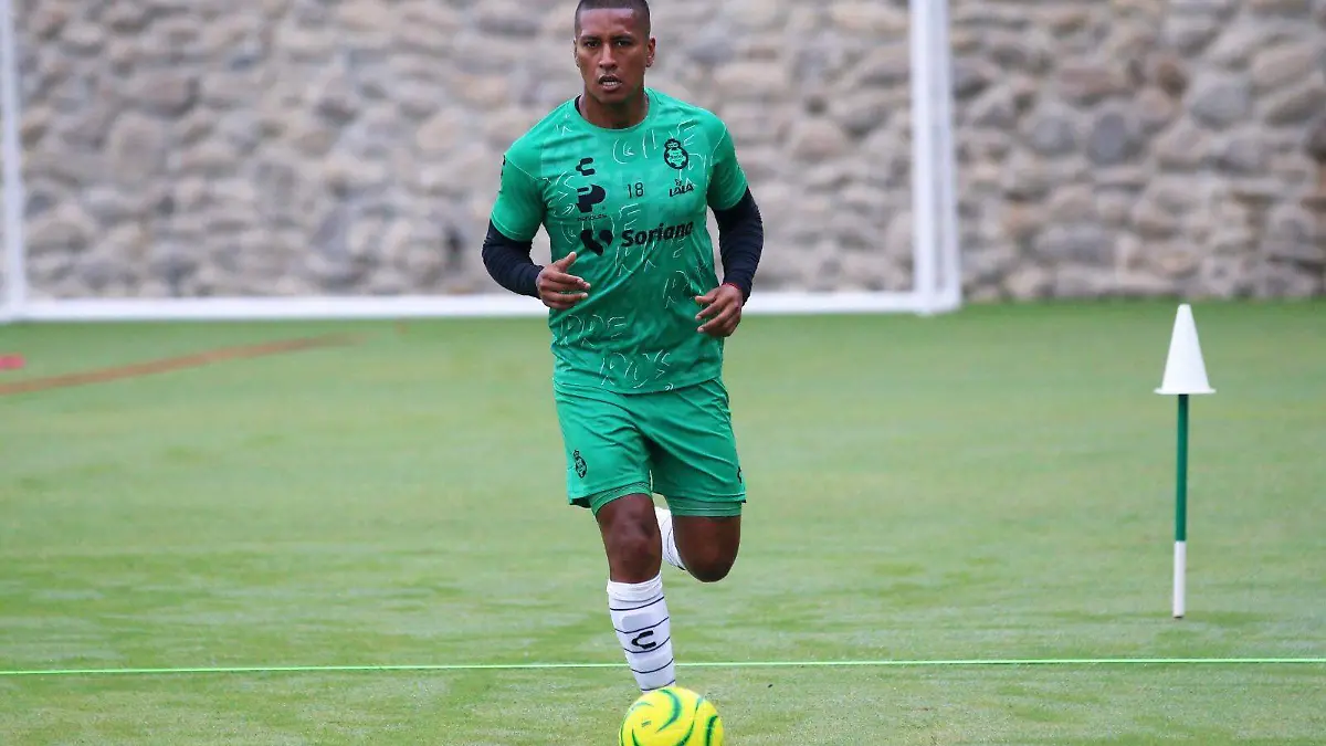Pedro Aquino en la pretemporada guerrera