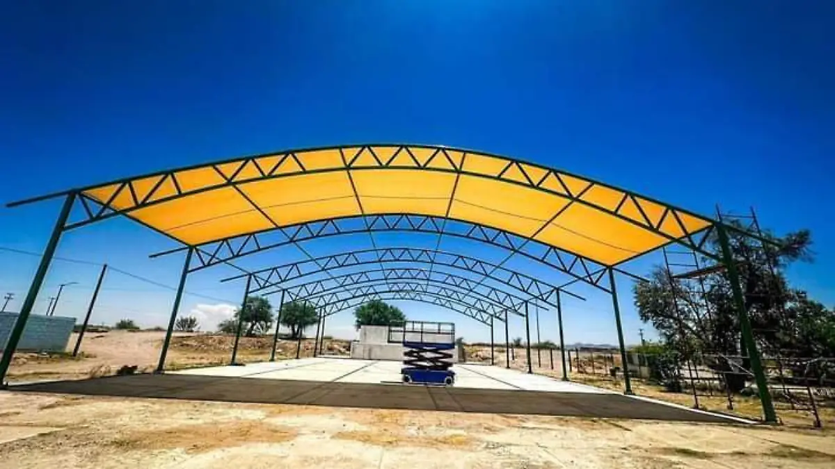 El alcalde de San Pedro, David Ruiz Mejía, supervisó la construcción de dos nuevas techumbres para los ejidos Alejo González y Vida Nueva    