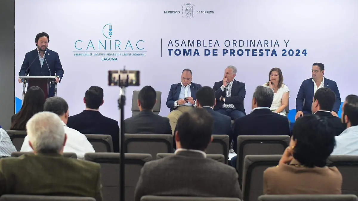 Toma protesta Nueva Directiva y Consejo de CANIRAC Laguna