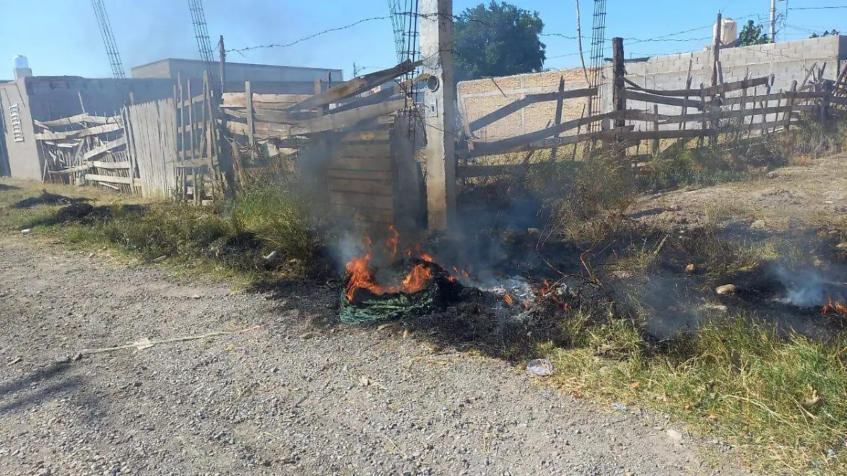 no dejan trabajar a Bomberos y los insultan