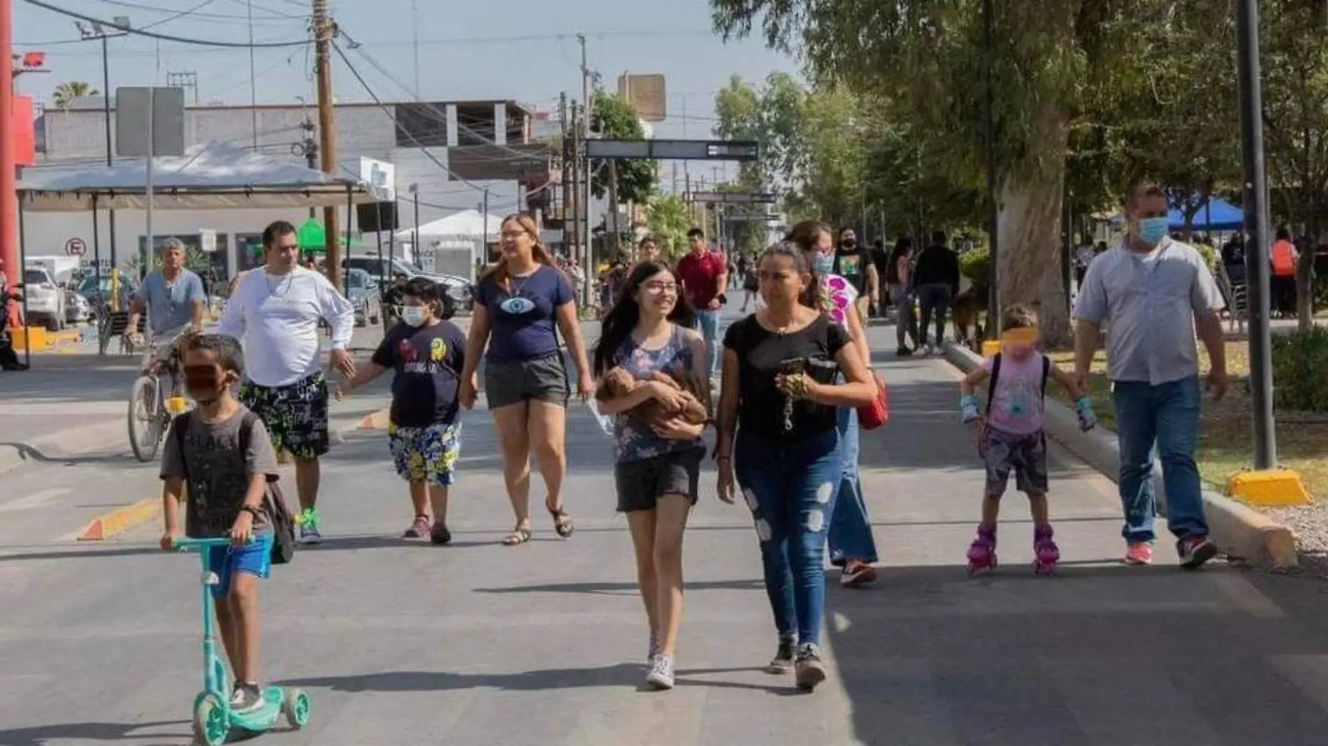 visitantes-acuden-al-tradicional-Paseo-Colón