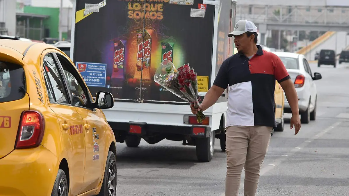 Venta informal de flores en calles 