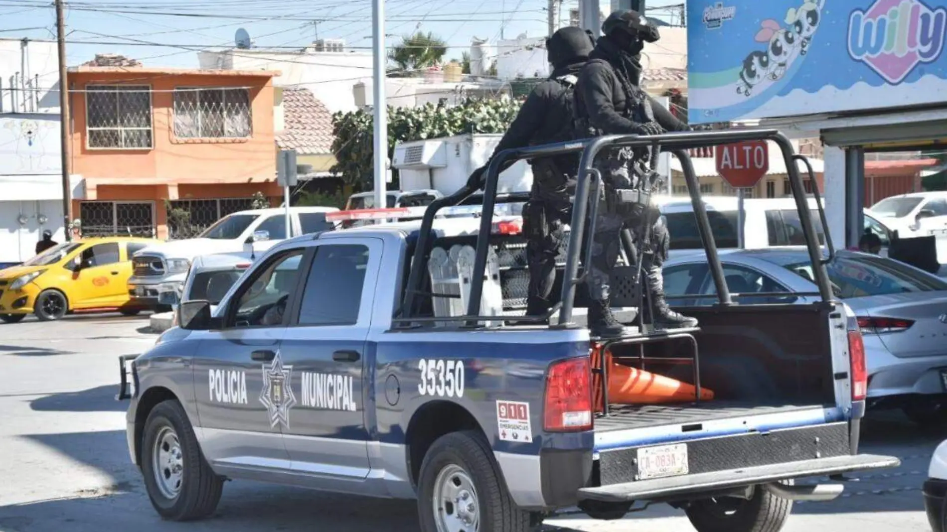 policías