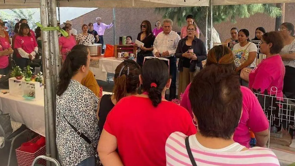 Organizadas en grupos de 12 a 15, las mujeres que así lo deseen pueden acceder al programa de microcréditos para emprendedoras.