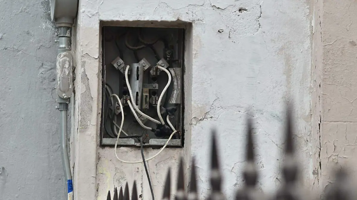 Otros 120 "colgados" en pleno Centro de Torreón: CFE