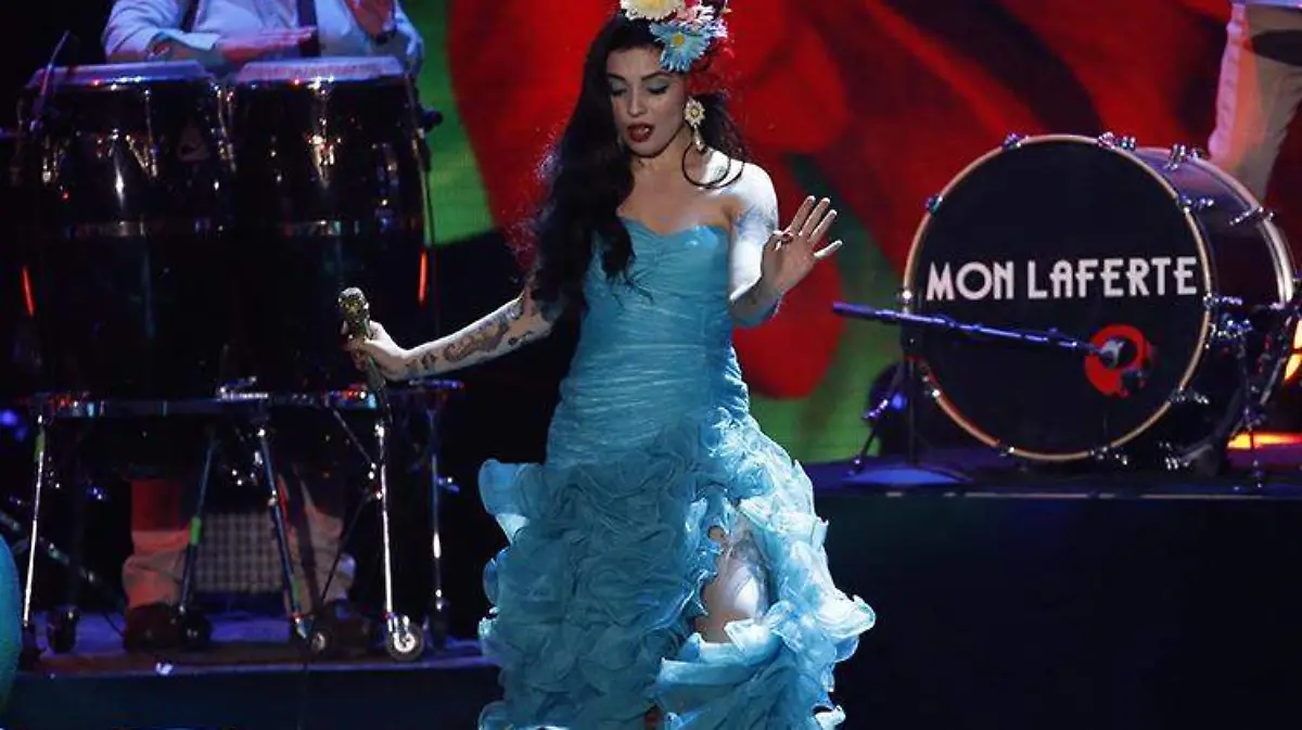 mon-laferte-grammy-latino-3