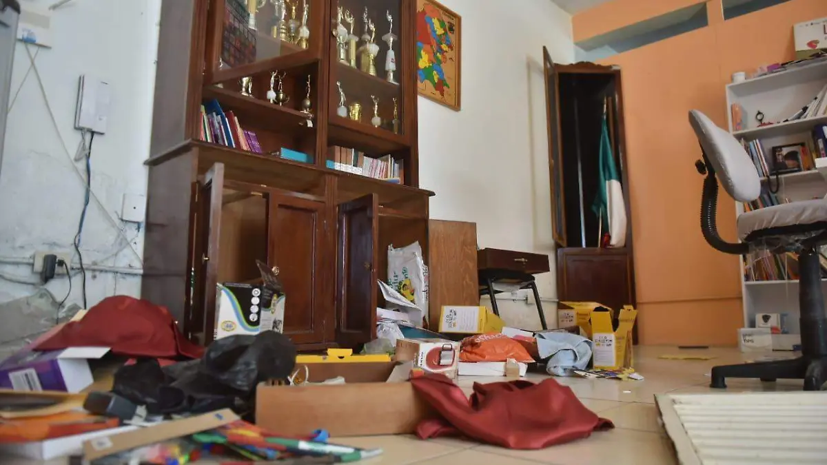 COBIAN 5  Roban la escuela primaria “Apolonio M. Avilés”