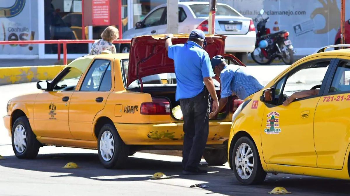 TRIANA1  Se desploma  demanda en servicio de taxis