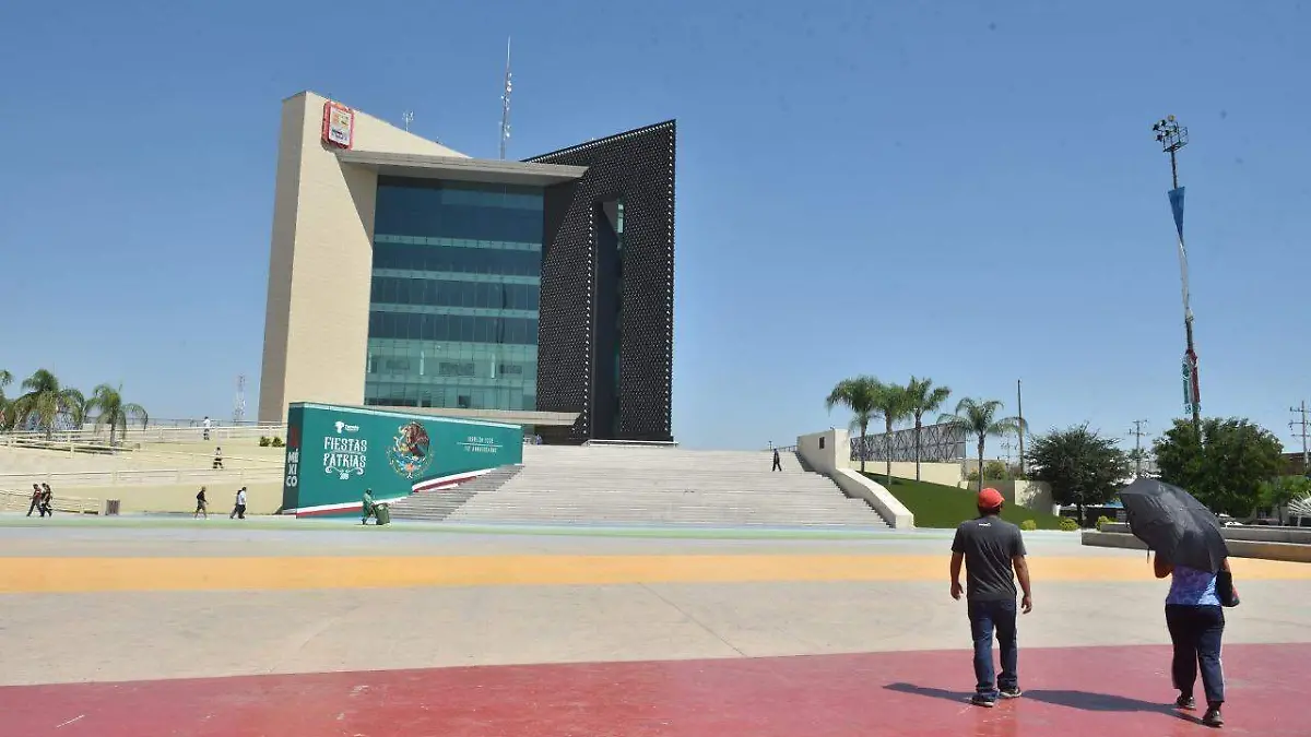 29 EN EDIFICIOS PÚBLICOS Y PRIVADOS