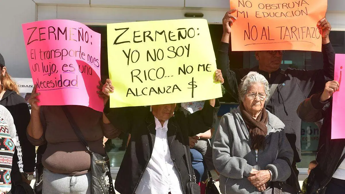 protestan contra aumento al transporte